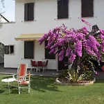 Alesi Aparthotel 3*