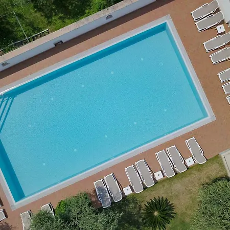 アパートホテル Alesi 3*