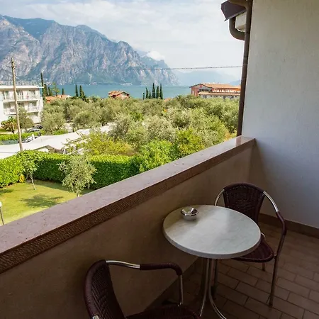 Alesi Aparthotel 3*