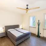 Alesi מלון דירות מאלצ'סינה