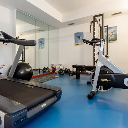 Alesi Aparthotel 3*