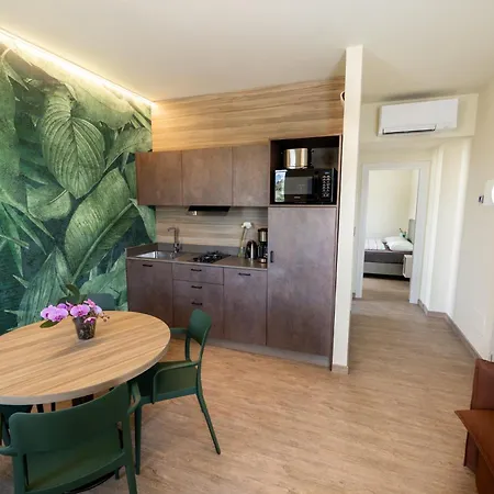Alesi Aparthotel 3*