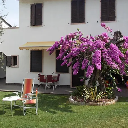 Alesi Aparthotel 3*