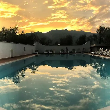 Alesi Aparthotel 3*